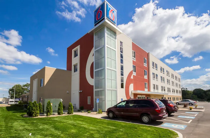 Motel 6 South Bend, In - Mishawaka - Image 1