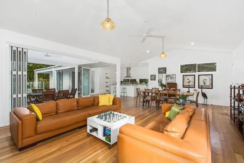 Elegance On She Oak - Image 1