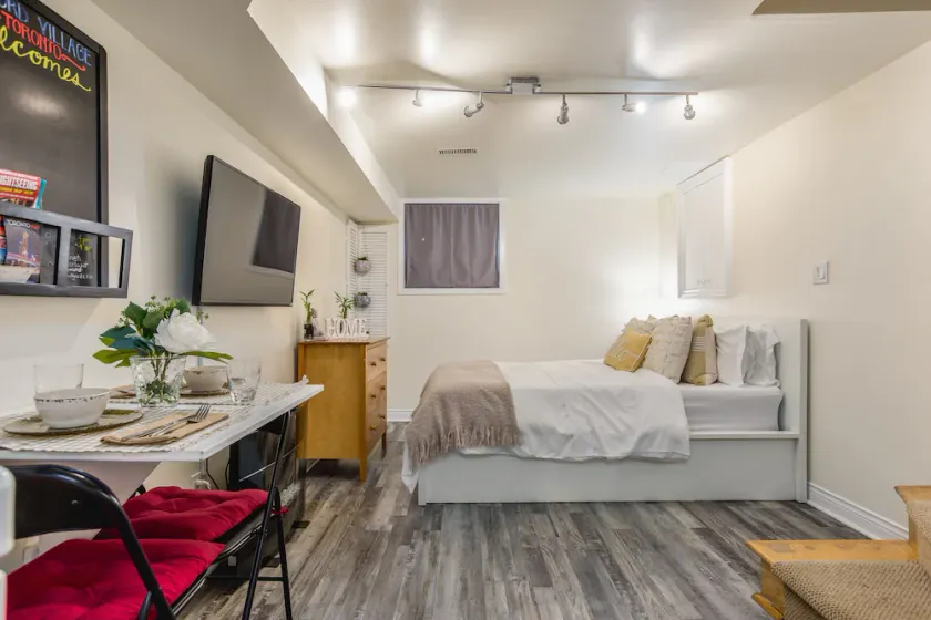 Cozy Basement Studio - Image 1