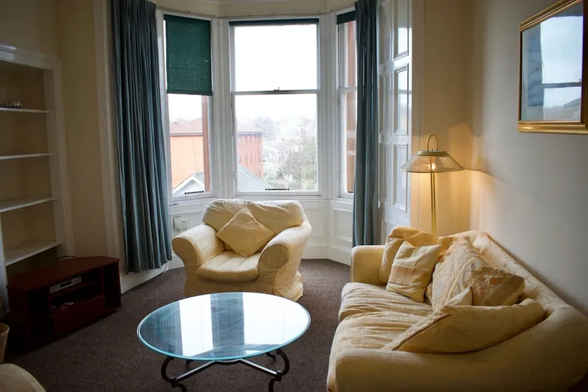 Traditional 2 Bedroom Apartment - Image 1