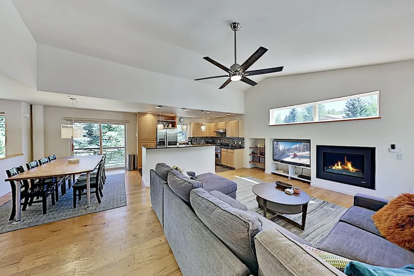 56pcbbto 3 Bedroom Duplex - Image 1