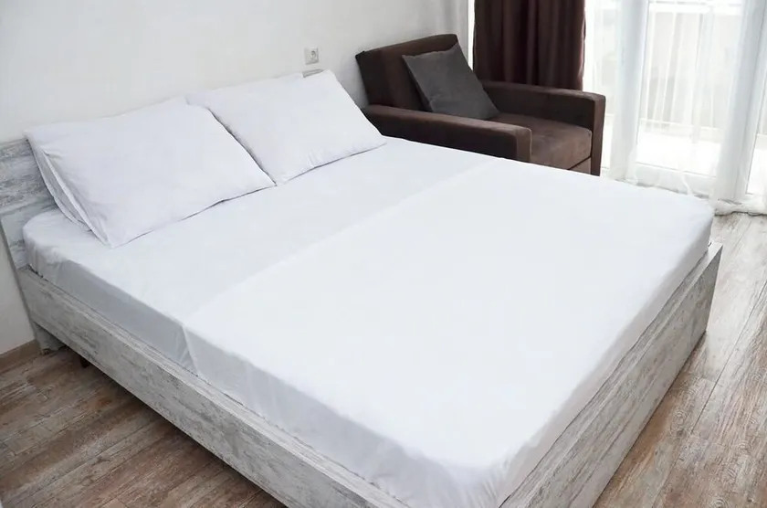 Hotel Crown - Image 1