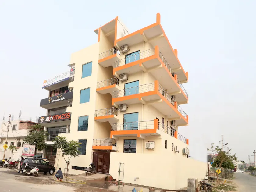 OYO 28366 Ram & Sons Residency - Image 1
