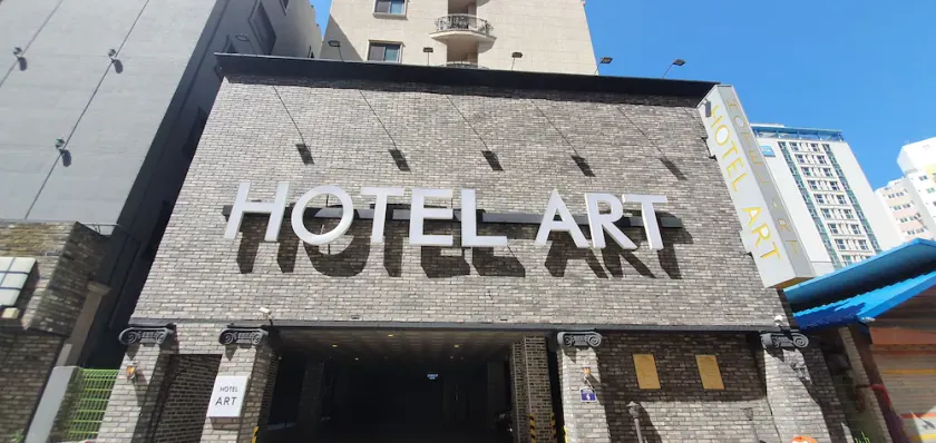 Art Hotel 1 - Image 1