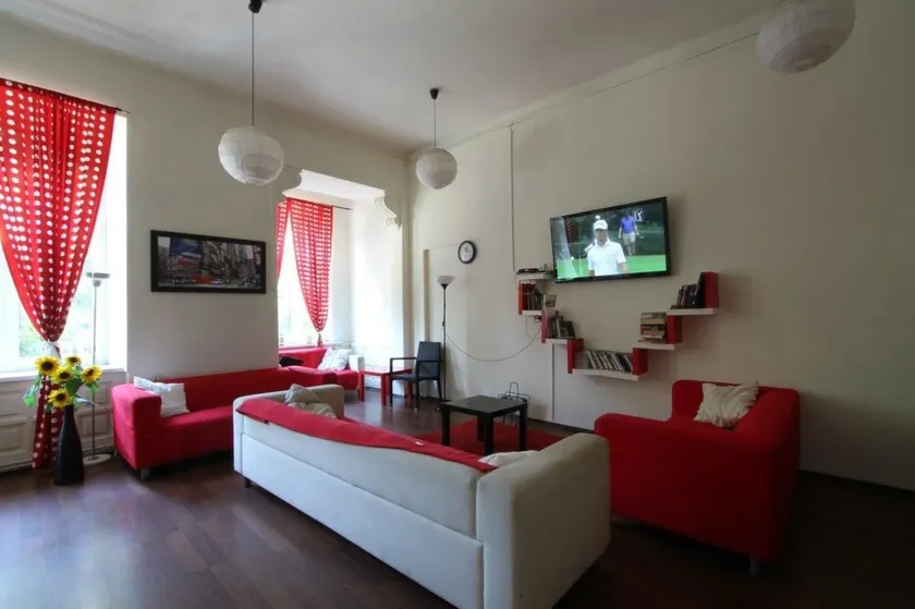 Hostel Yellow - Image 1