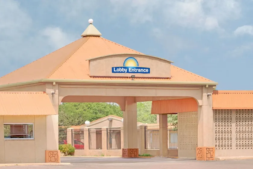 Hotel Plainview (Ex Days Inn by Wyndham) - Image 1