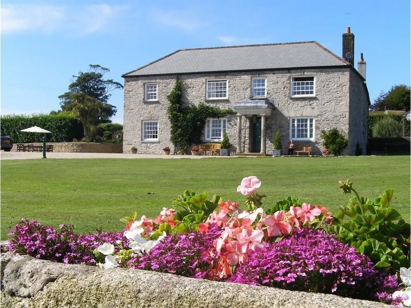 Cadson Manor - Image 1