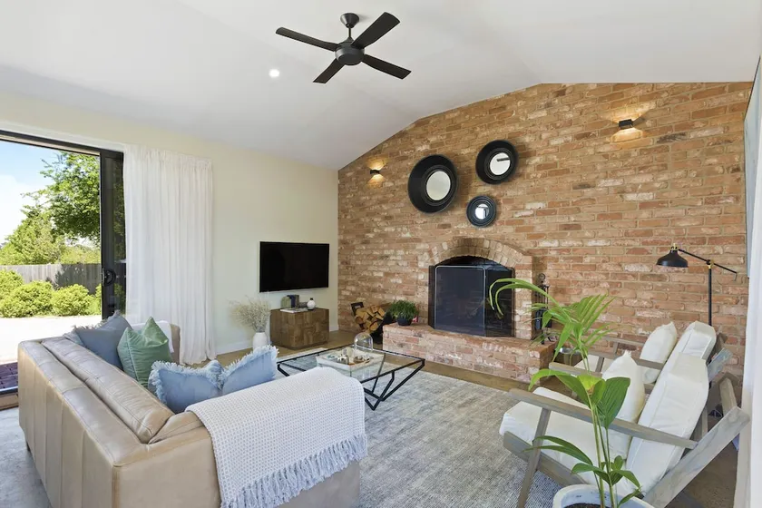 EMBRACING EVANDALE - Hosted by L'Abode Accommodation - Image 1