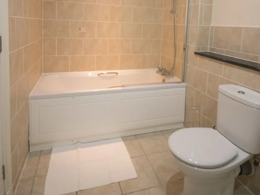 Crown Luxury Serviced Apartments - Image 1