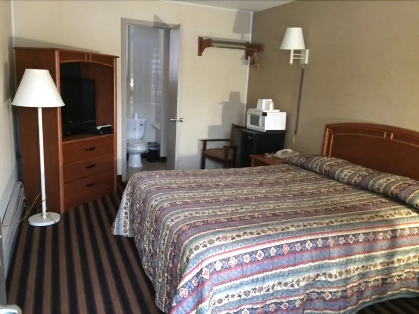 Economy Inn - Image 1