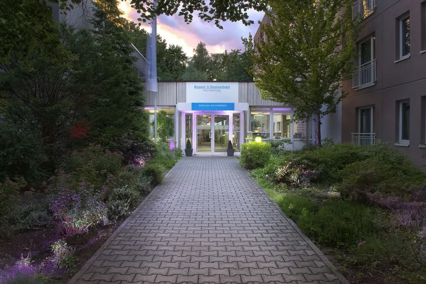 Airport- & Seminarhotel Neu-Isenburg - Image 1