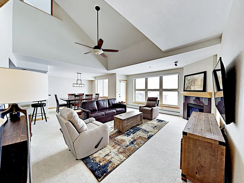 Lakepoint #708 - 3 Br Condo - Image 1