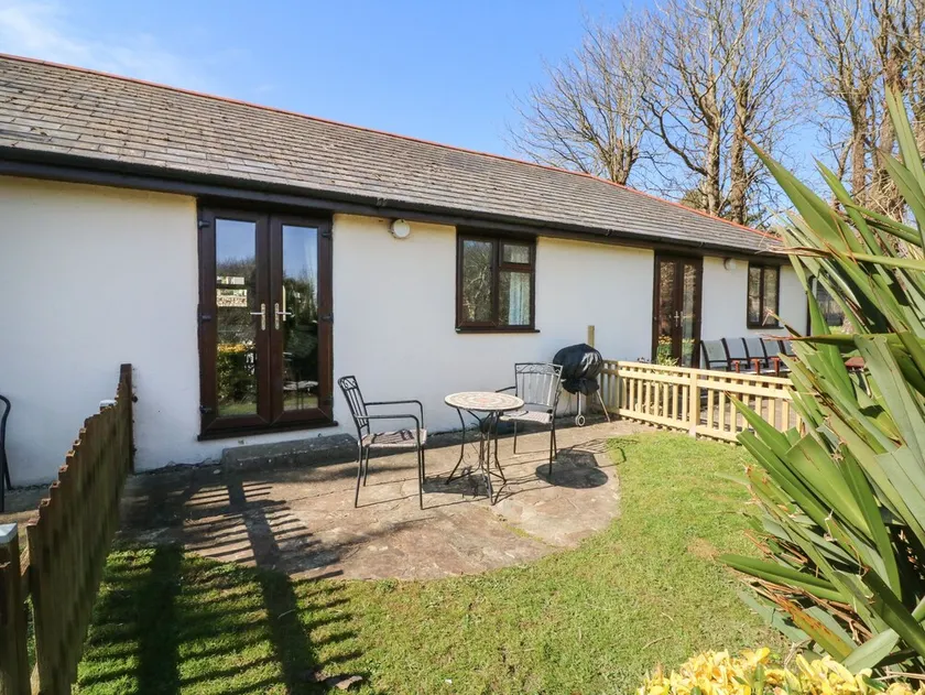Honeysuckle Cottage - Image 1