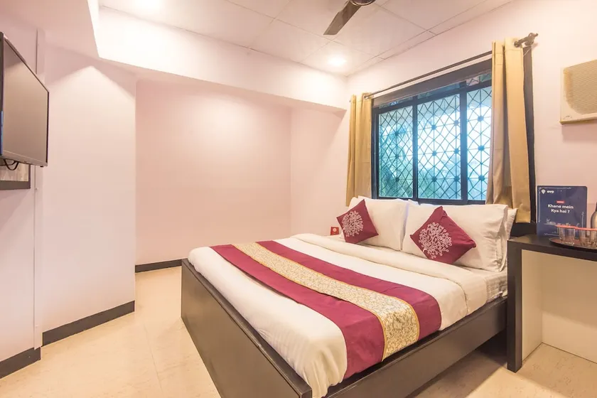 OYO Flagship 573 Chakala Sahar Road - Image 1