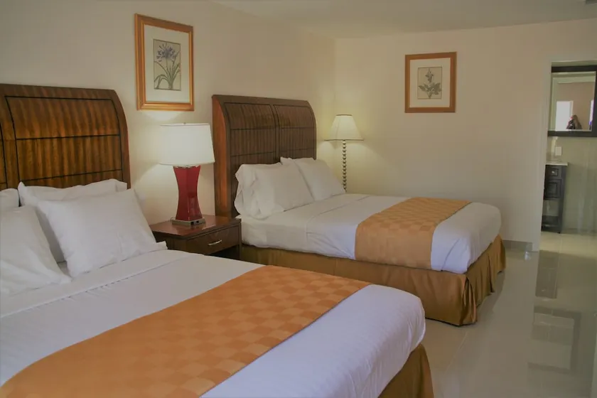 Capri Apartments - Image 1