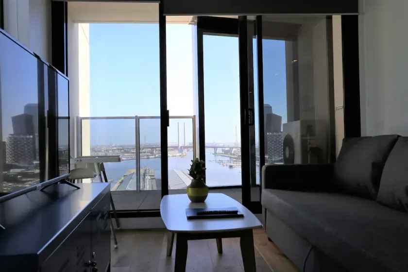 ReadySet Apartments at Stadium - Image 1