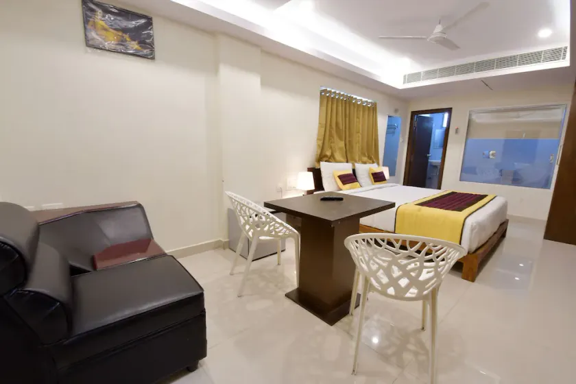 Hotel Sri Maharaja Inn - Image 1