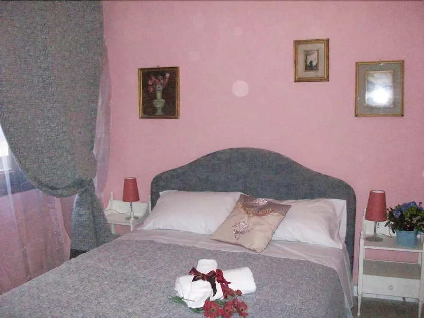 Faceroom Bed & Breakfast - Image 1
