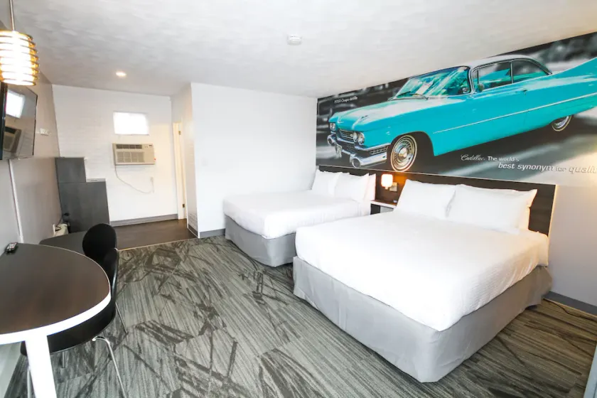 Cadillac Motel Niagara - Image 1