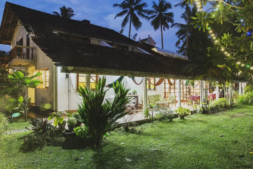 Kahuna Hotel - Image 1