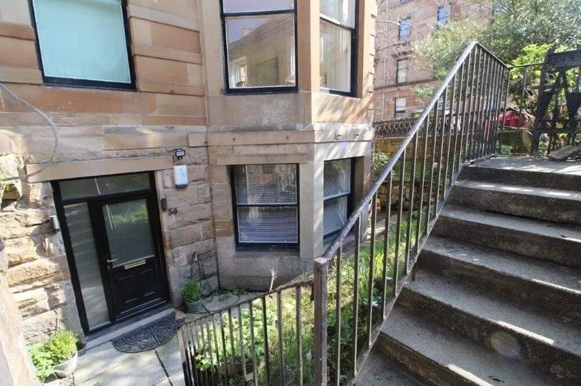 Spacious 4 Bedroom Apt Near West End Glasgow - Image 1