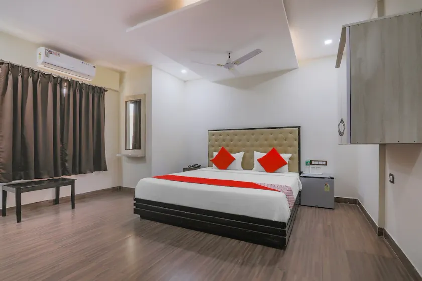 Sky Hotel by OYO Rooms - Image 1