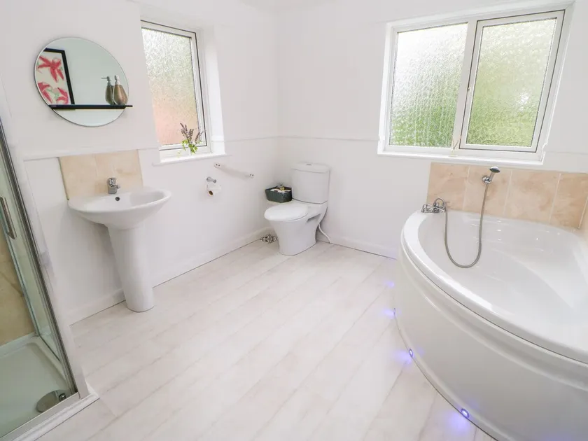Ivy Cottage - Image 1