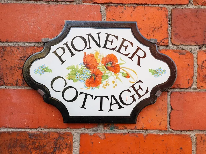 Pioneer Cottage - Image 1