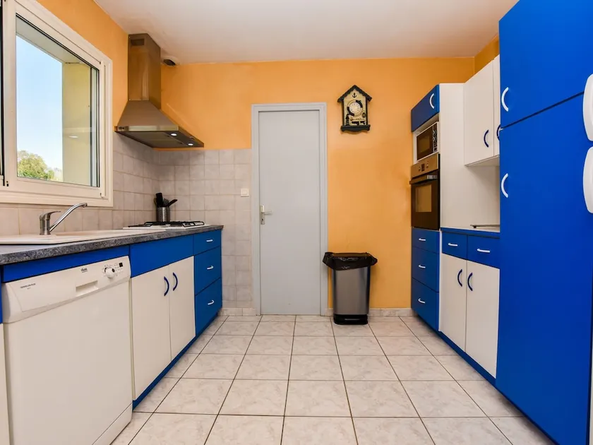Beautiful Holiday Home With Large Garden in Brittany 1 km From the Beach - Image 1