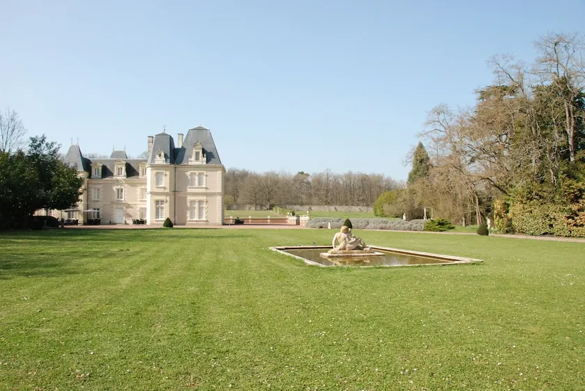 Chateau de Jalnay - Image 1