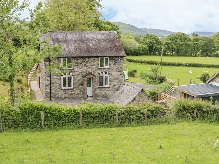 Isfryn - Image 1