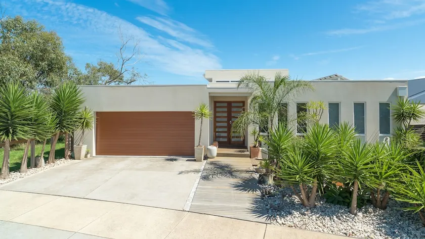 Currawong Close - Rejuvenate Stays - Image 1