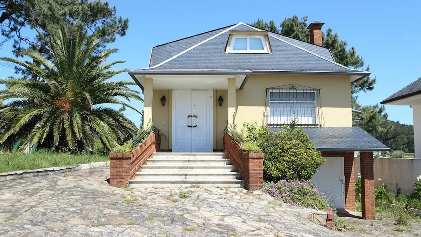 5 bedrooms house at Boiro 130 m away from the beach with sea view and enclosed garden - Image 1
