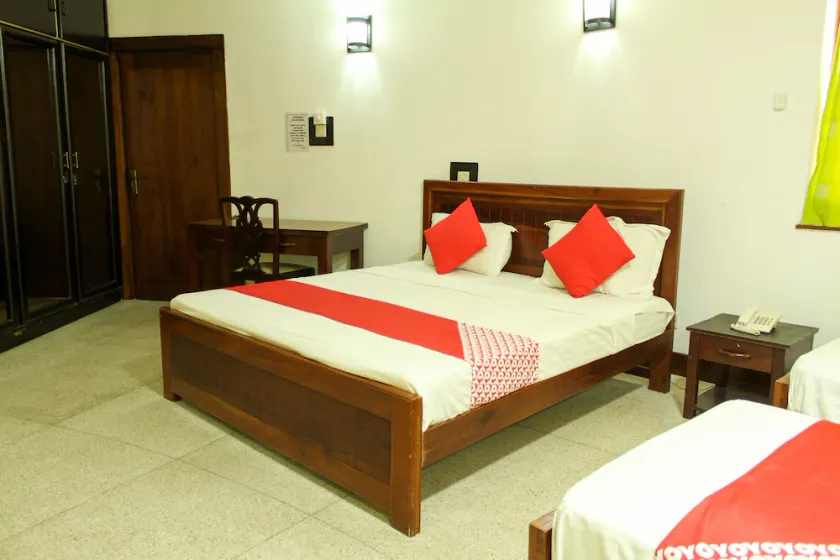 Hotel 12 - Image 1