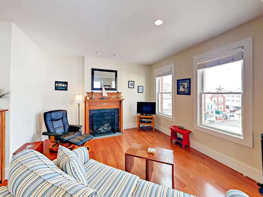 Downtown Boothbay Harbor Apartment 1 Bedroom Apts - Image 1