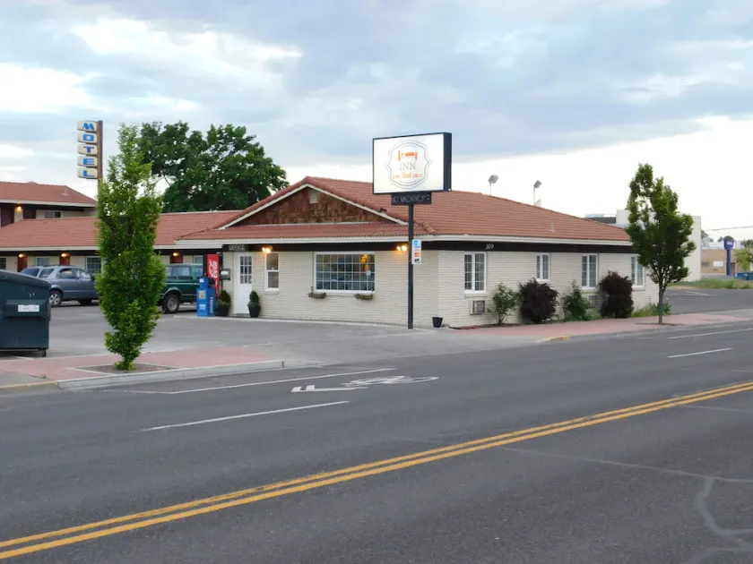 Sunland Inn - Image 1