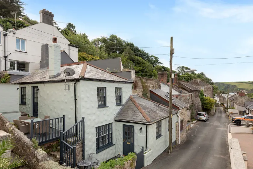 Cosy Cornish Cottage By The Sea and Local Pub - Image 1