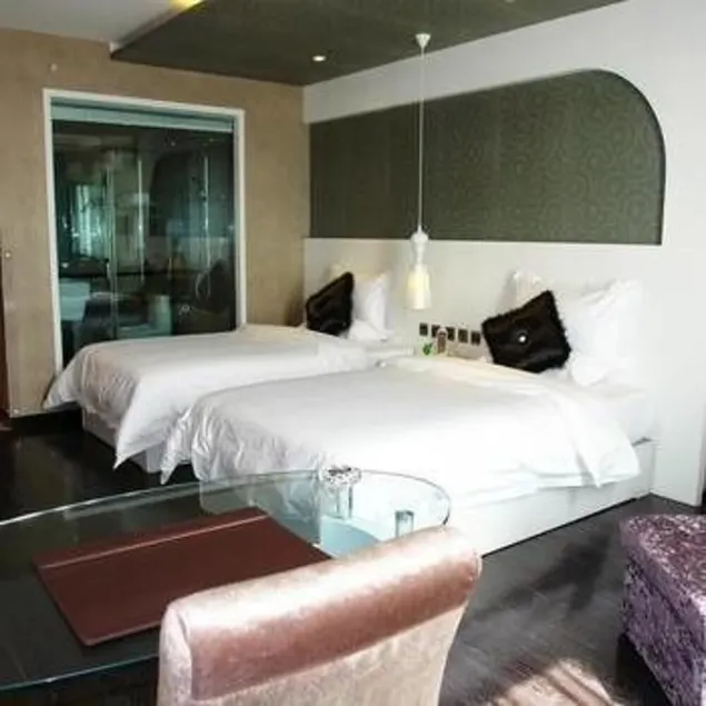 Zhongyue Shuijing Hotel - Image 1