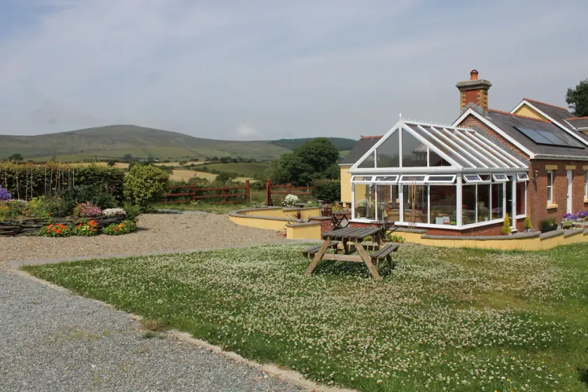 Brynhaul Bed And Breakfast - Image 1