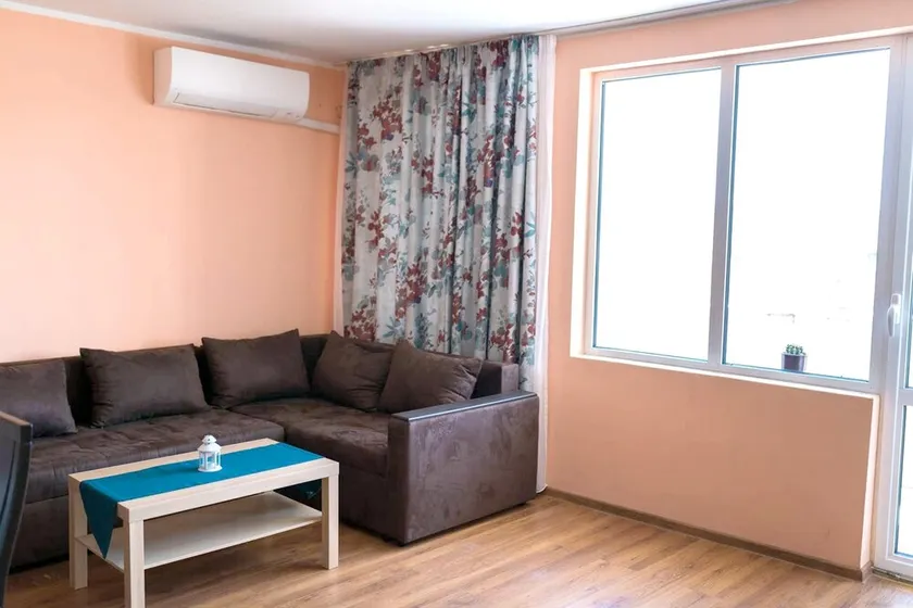 Sunny Apartment in the Centre of Varna - Image 1