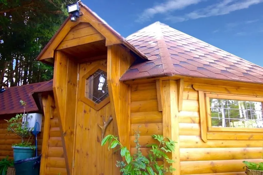 Charming 1-bed Cabin in Gaerwen - Image 1
