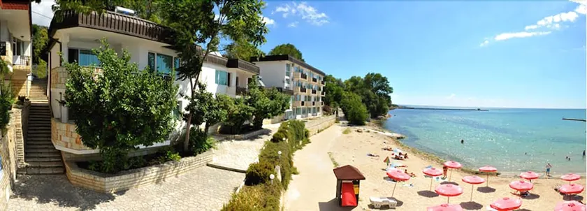 Oasis Hotel - Image 1