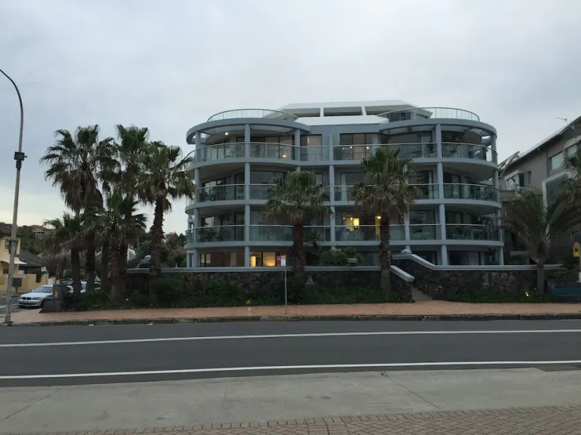 Manly Surfside Apartments Bella Vista - Image 1