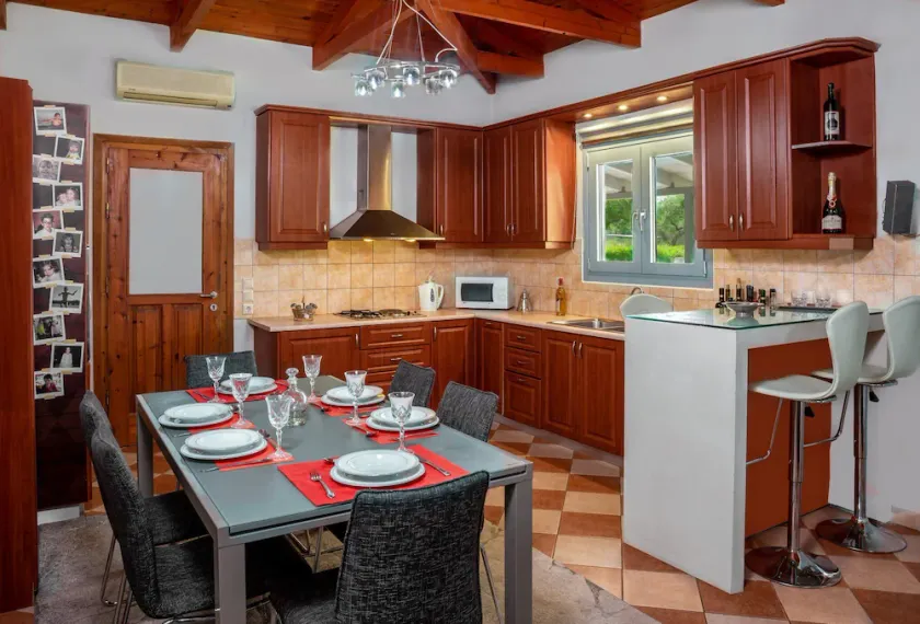 Tsoukalas Residence - Image 1