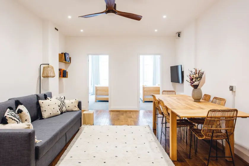 2 Bed Apartment Right on Trafalgar Square - Image 1