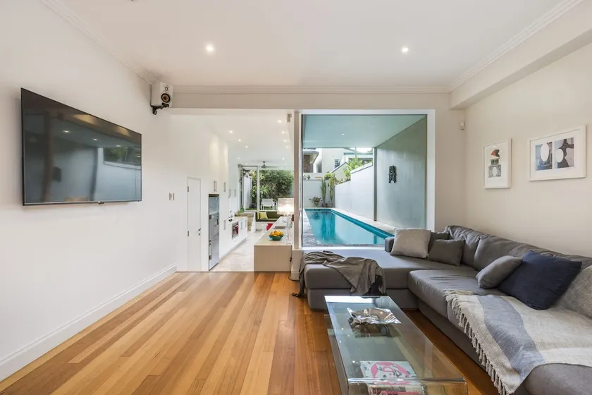 Stylish 3 Bedroom Pool House in Surry Hills - Image 1