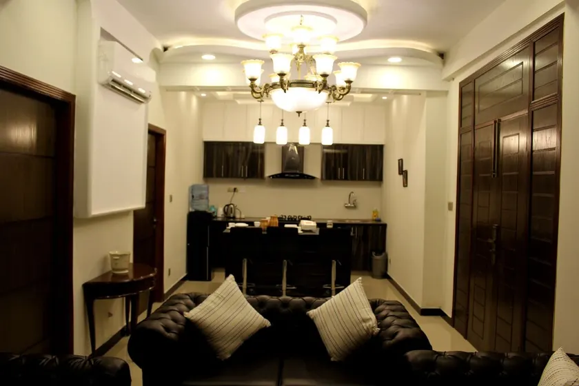 Luxes Inn - Image 1