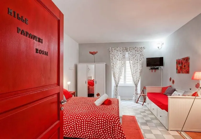 Bed and Colors - Image 1