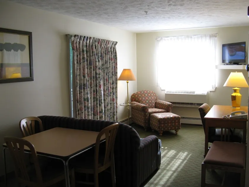 Handys Extended Stay Suites - Image 1