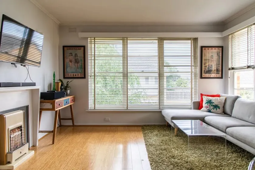 Retro 1 Bedroom Apartment In Melbourne's Hawthorn - Image 1